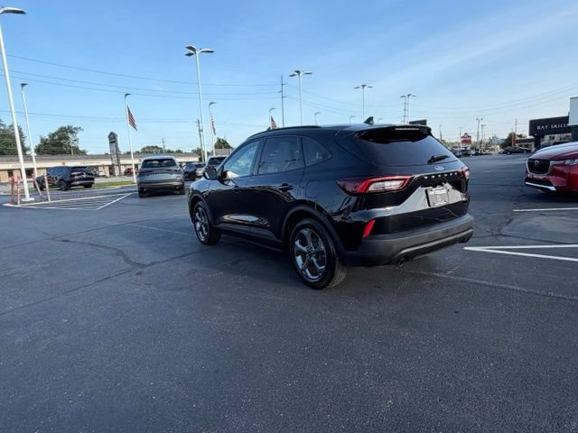 Used 2025 Ford Escape ST-Line FWD image 16