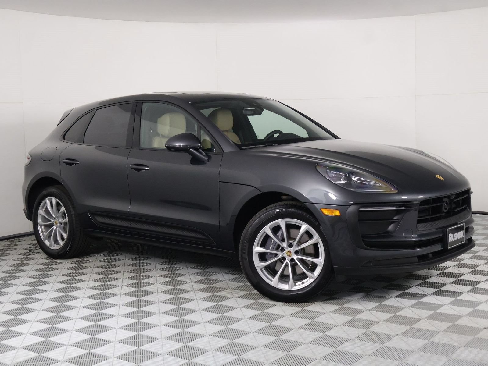 Certified 2026 Porsche Macan AWD/4WD image 9