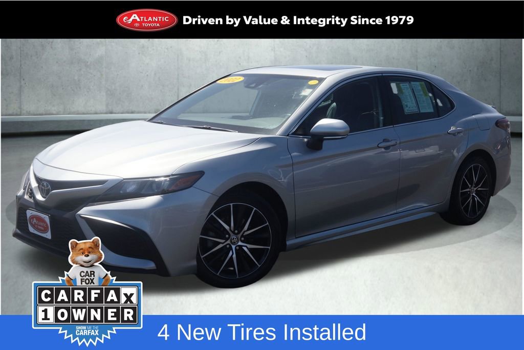 Used 2022 Toyota Camry SE w/ Cold Weather Package AWD/4WD image 1
