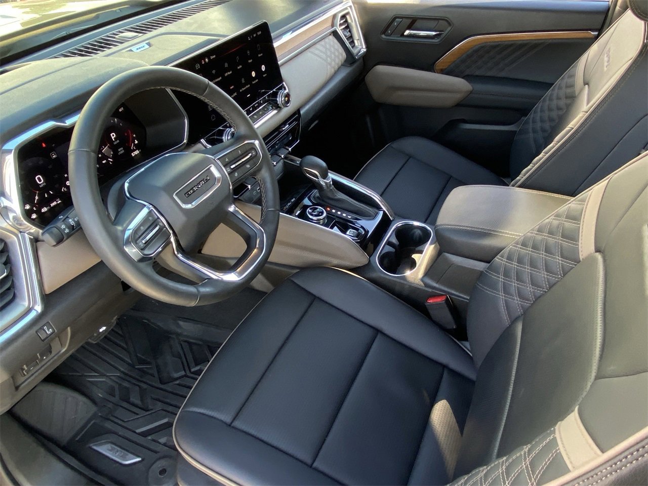 Used 2024 GMC Canyon Denali image 19