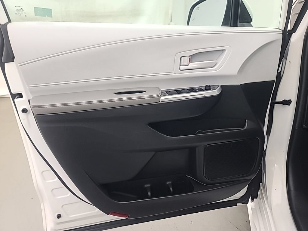 Used 2025 Toyota Sienna LE FWD image 25