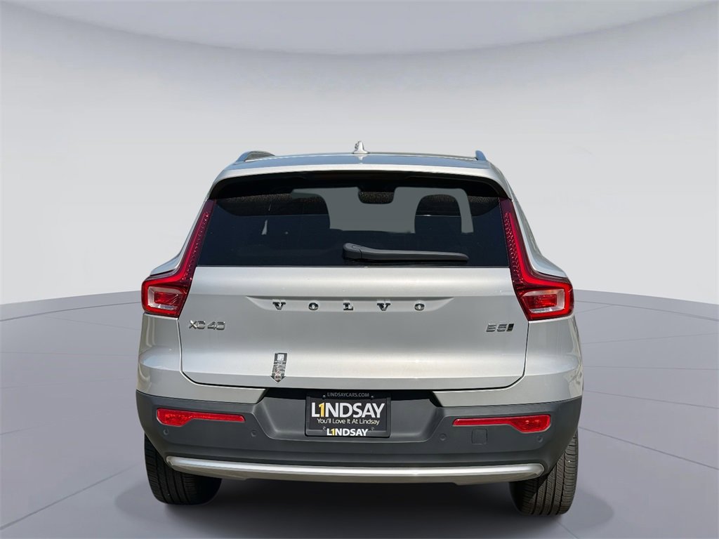 Used 2024 Volvo XC40 B5 Plus w/ Climate Package image 10