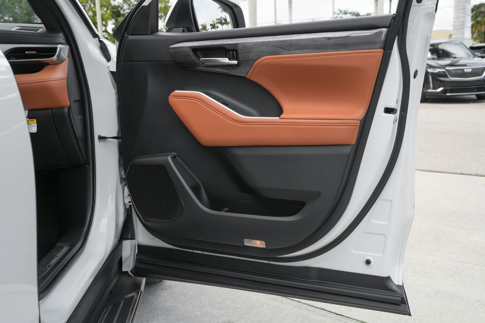 Used 2024 Toyota Highlander Platinum image 38