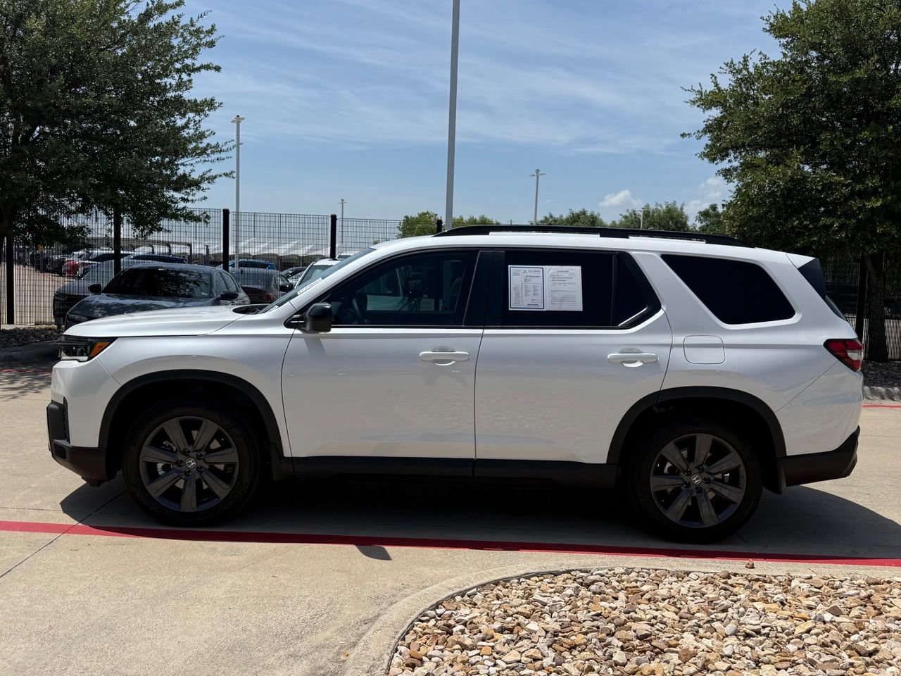 Used 2026 Honda Pilot Sport image 2