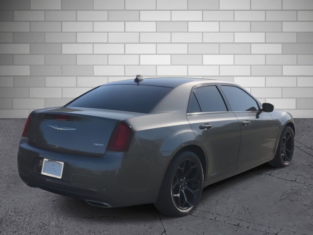 Used 2019 Chrysler 300 Touring w/ Sport Appearance Package RWD image 5
