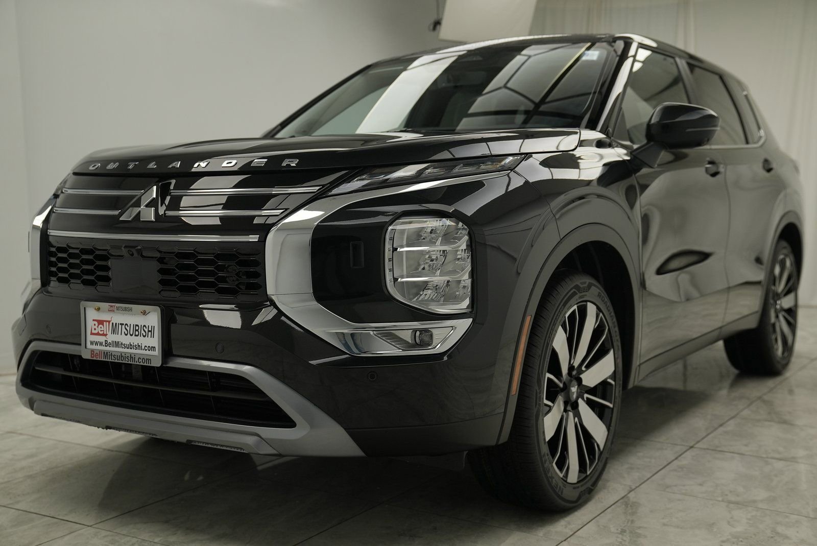 Used 2025 Mitsubishi Outlander SE image 4