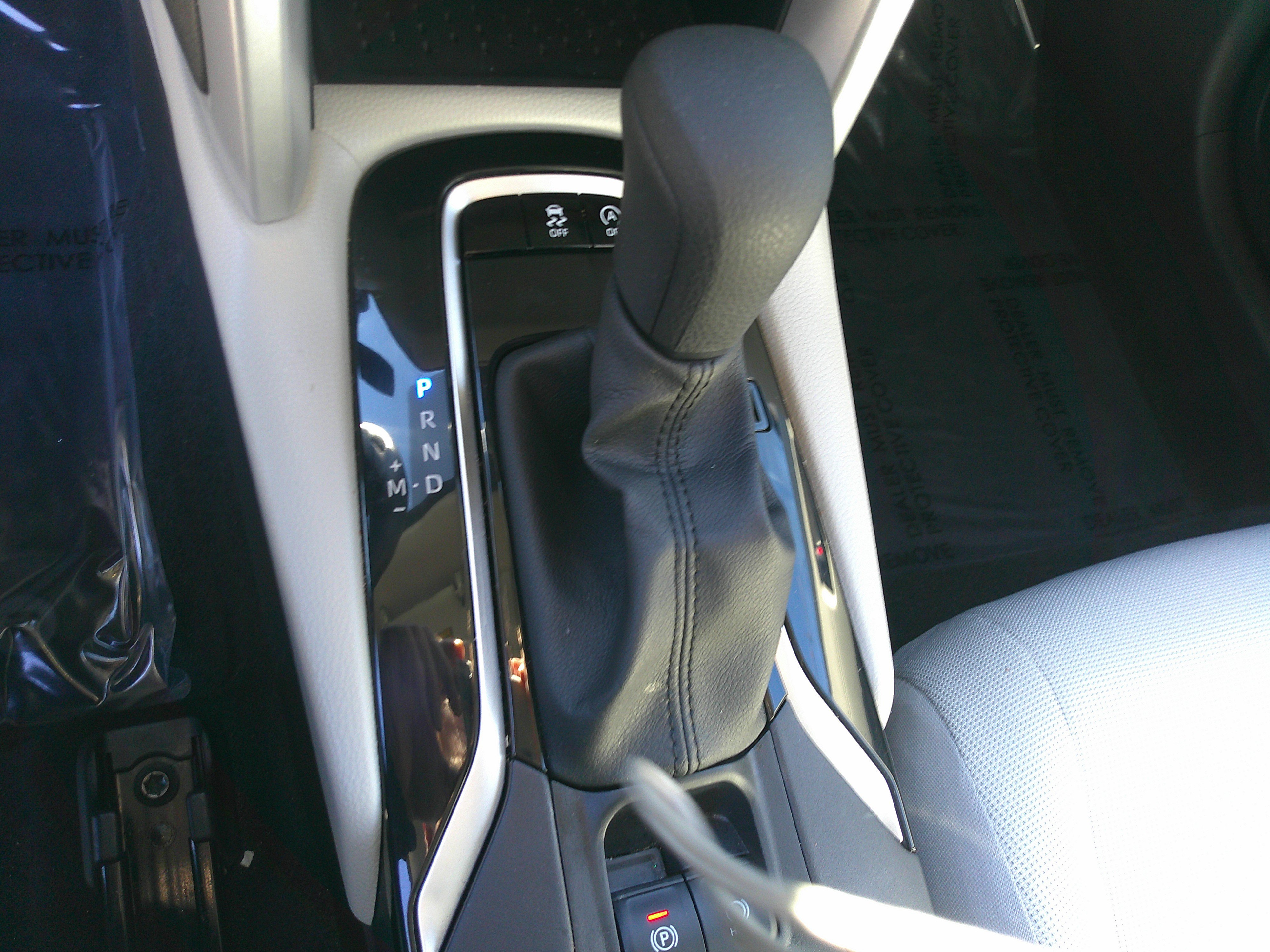 Used 2025 Toyota Corolla Cross L image 27