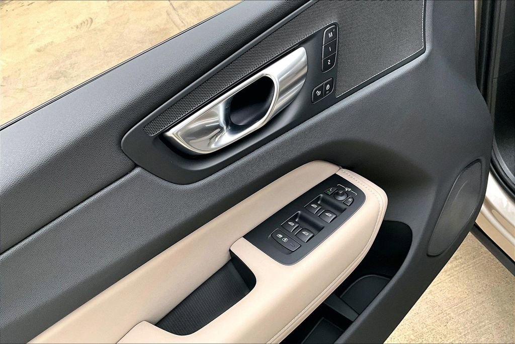 New 2026 Volvo XC60 B5 Plus w/ Protection Package Premier AWD/4WD image 30