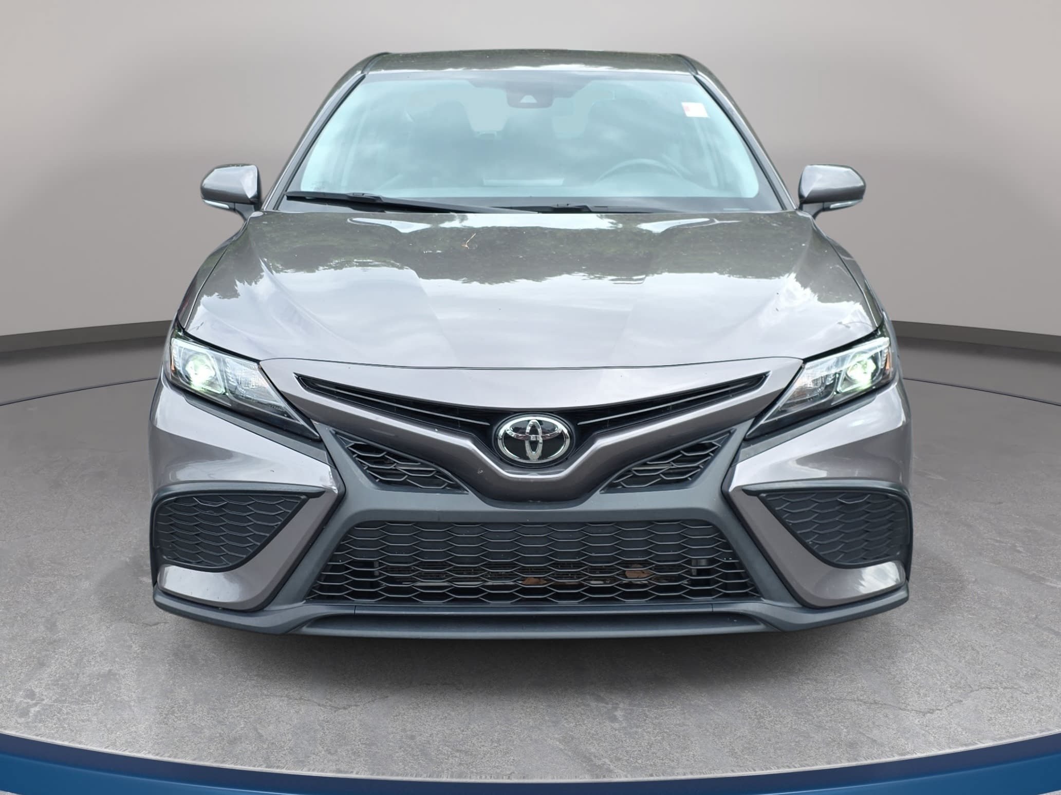 Used 2024 Toyota Camry SE FWD image 2