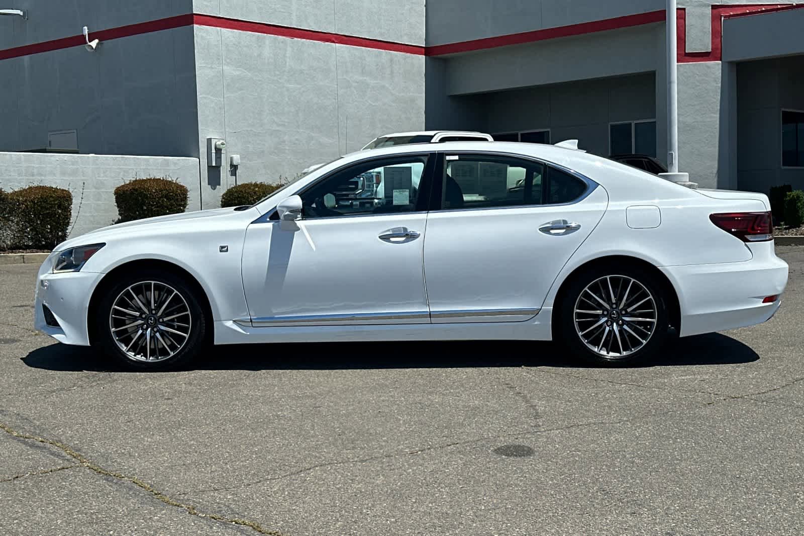 Used 2016 Lexus LS 460 w/ F Sport Package RWD image 9