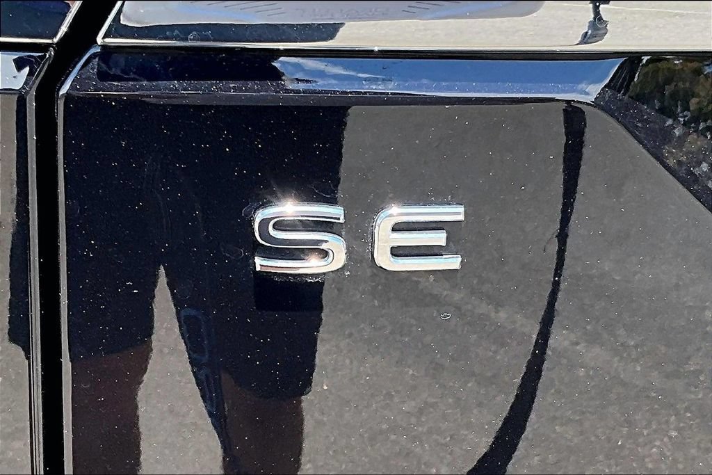 Used 2025 Volkswagen Atlas SE FWD image 23