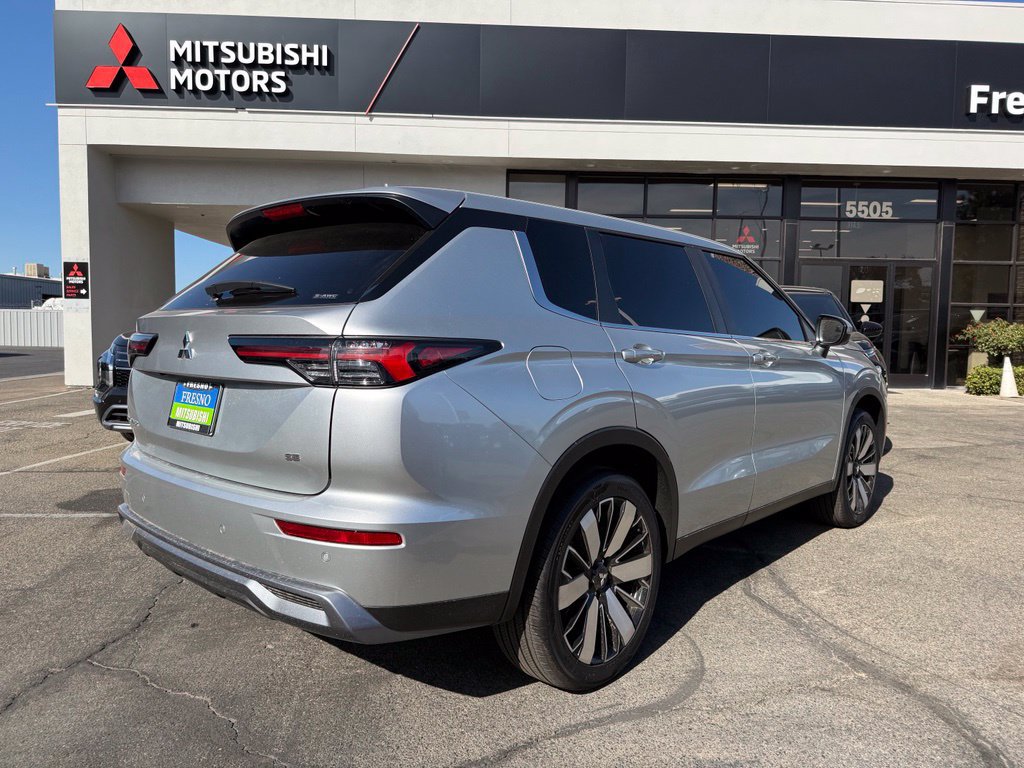 New 2026 Mitsubishi Outlander SE AWD/4WD image 12