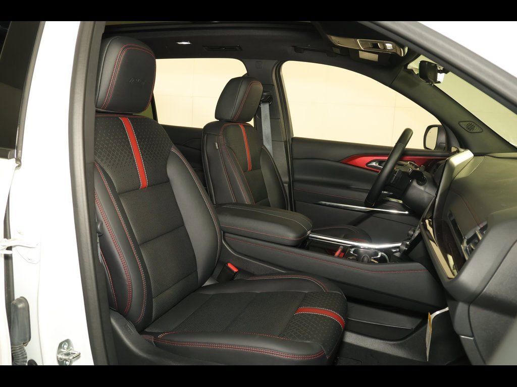 Used 2024 Chevrolet Traverse RS w/ LPO, Floor Liner Package image 32