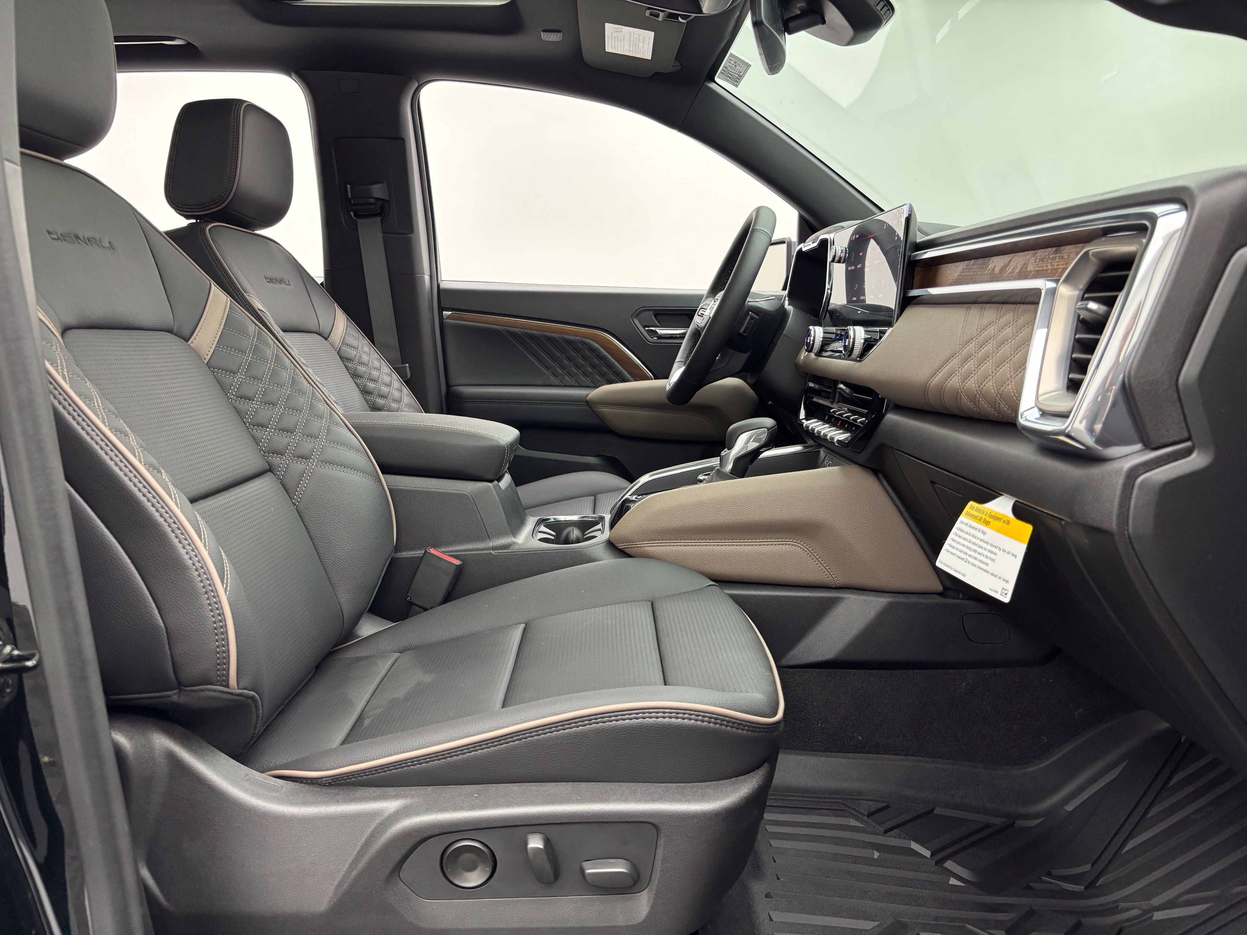 New 2026 GMC Canyon Denali w/ LPO, Black Badging Package AWD/4WD image 35
