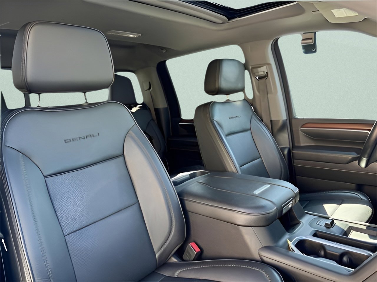 Used 2024 GMC Sierra 2500 Denali w/ Technology Package image 33