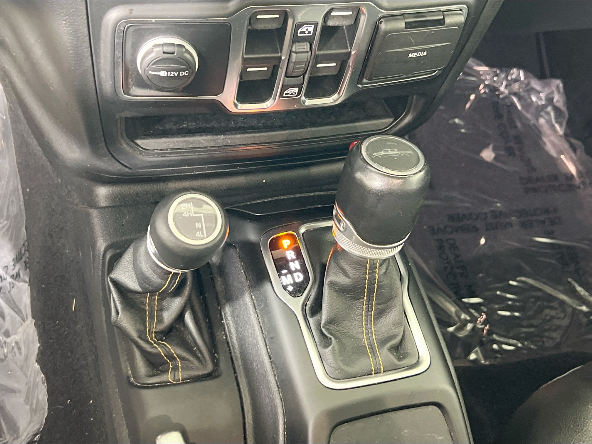 Used 2023 Jeep Gladiator Overland AWD/4WD image 17