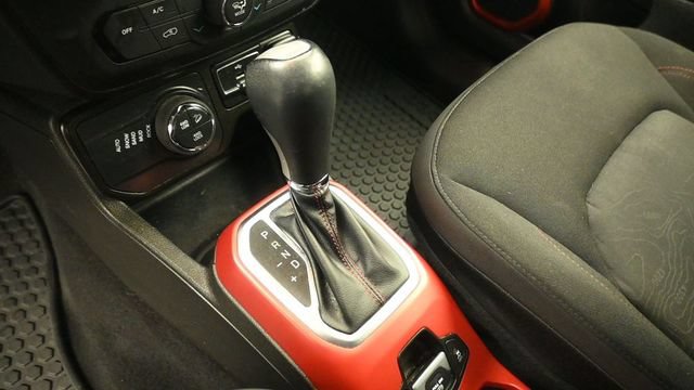 Used 2021 Jeep Renegade Trailhawk AWD/4WD image 18