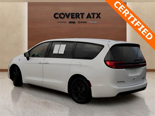 Used 2024 Chrysler Pacifica Select image 3