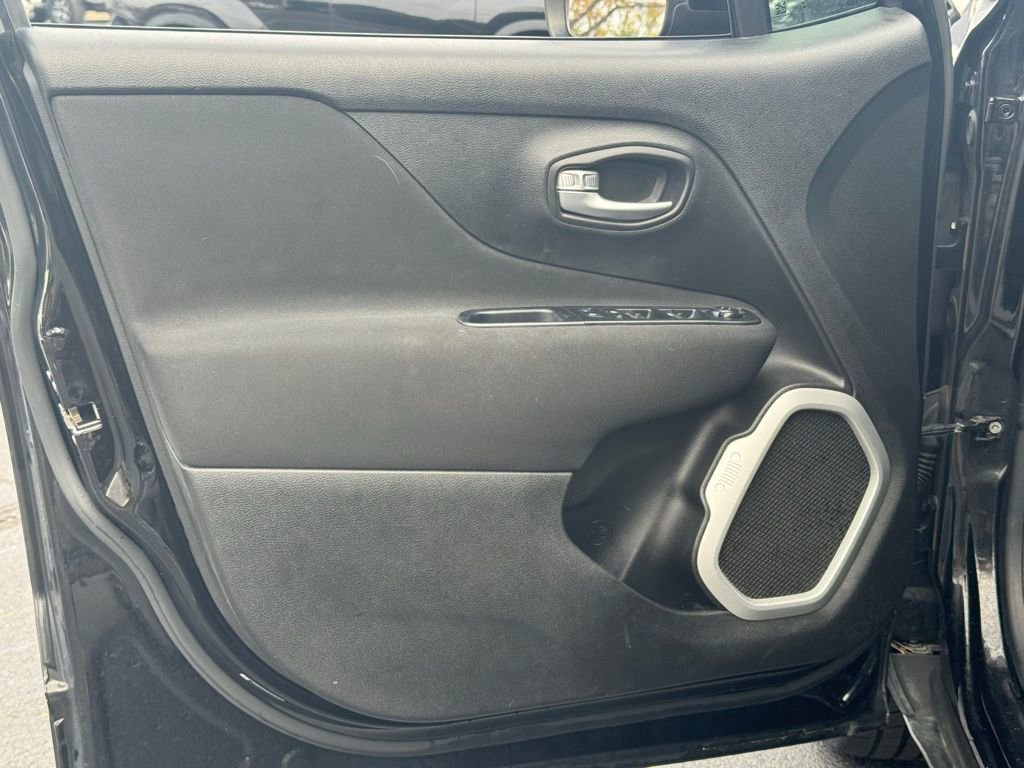 Used 2019 Jeep Renegade Latitude image 23