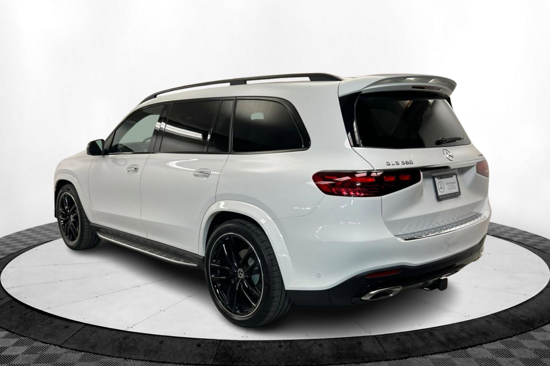 New 2026 Mercedes-Benz GLS 580 4MATIC image 3