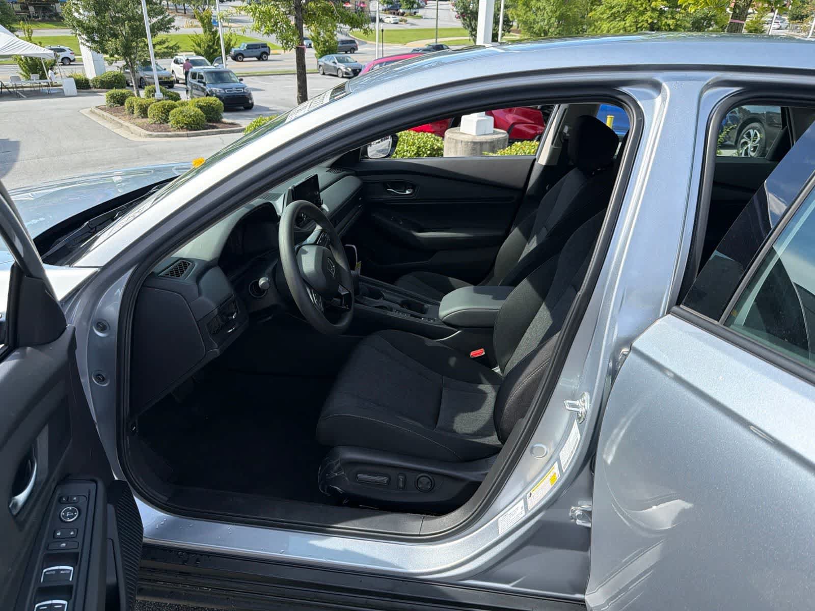 Used 2025 Honda Accord SE image 16