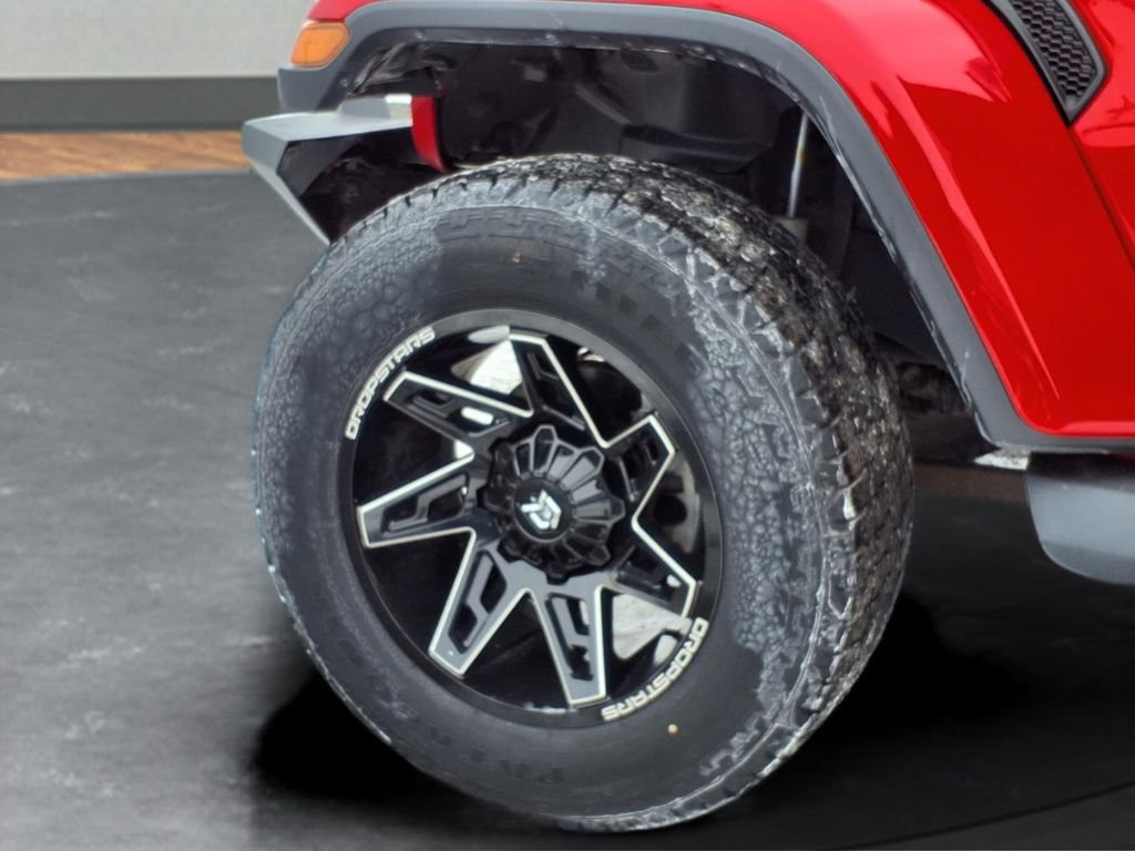Used 2018 Jeep Wrangler Unlimited Sahara AWD/4WD image 16