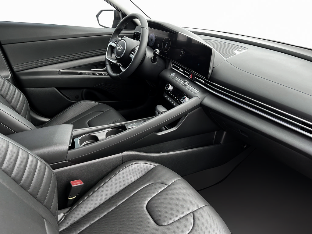 New 2025 Hyundai Elantra Limited FWD image 16