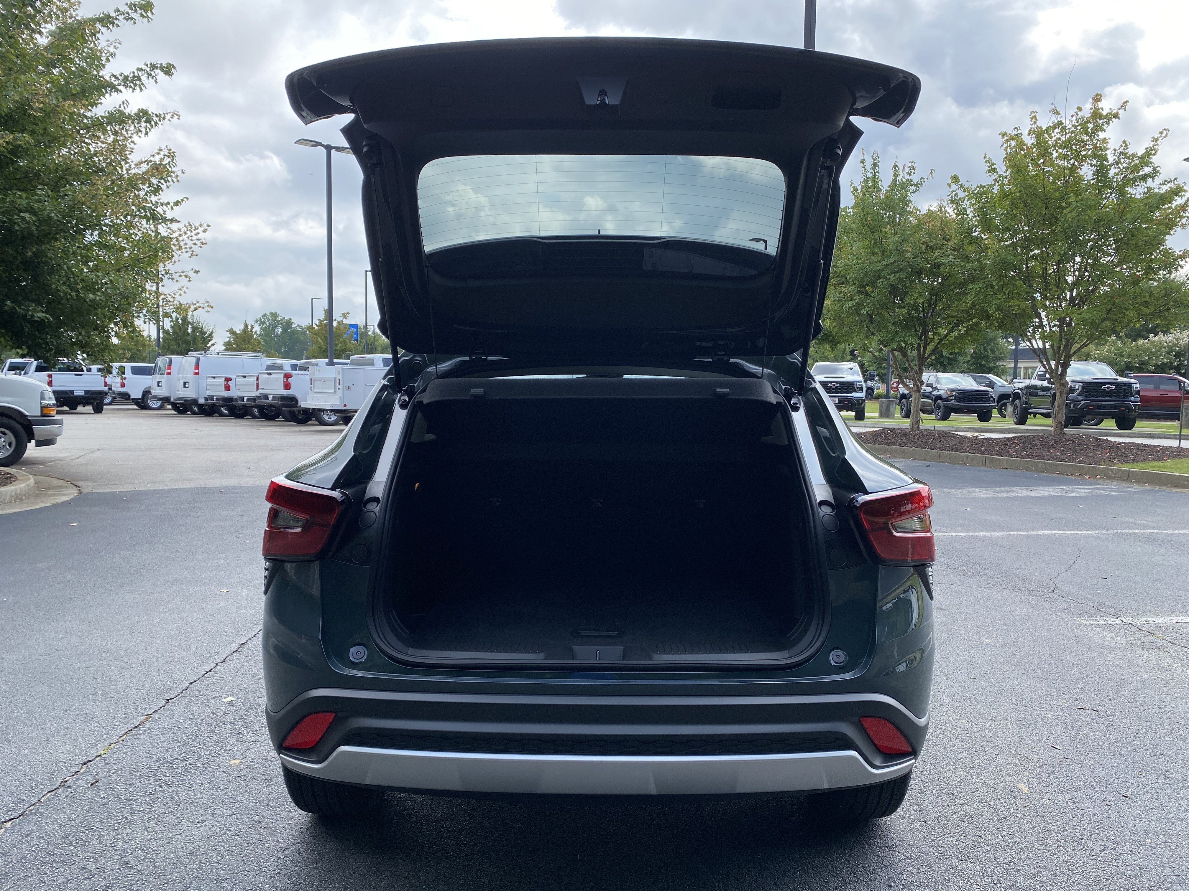 Used 2026 Chevrolet Trax LT w/ Sunroof Package FWD image 11