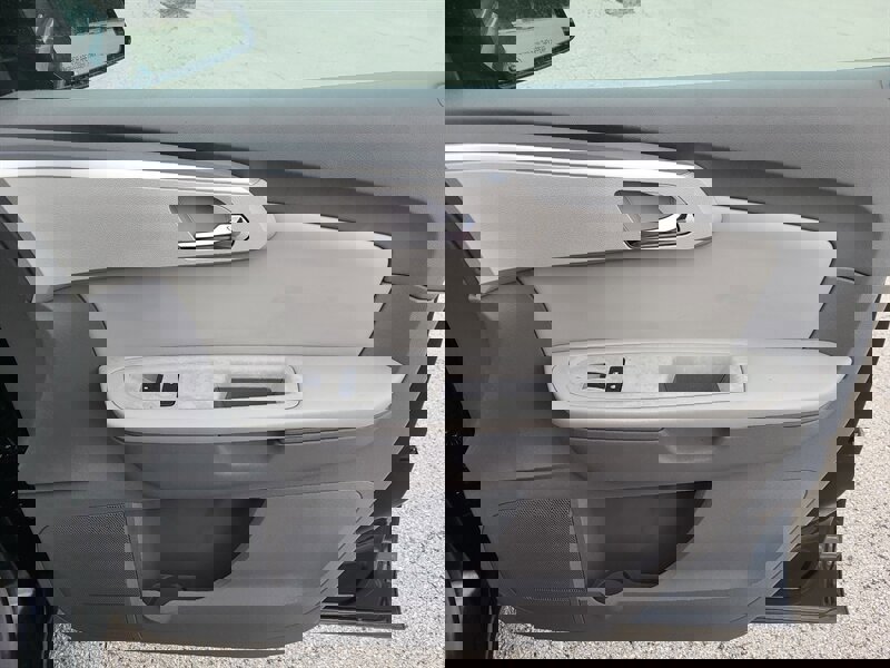 Used 2012 Chevrolet Traverse LT image 26