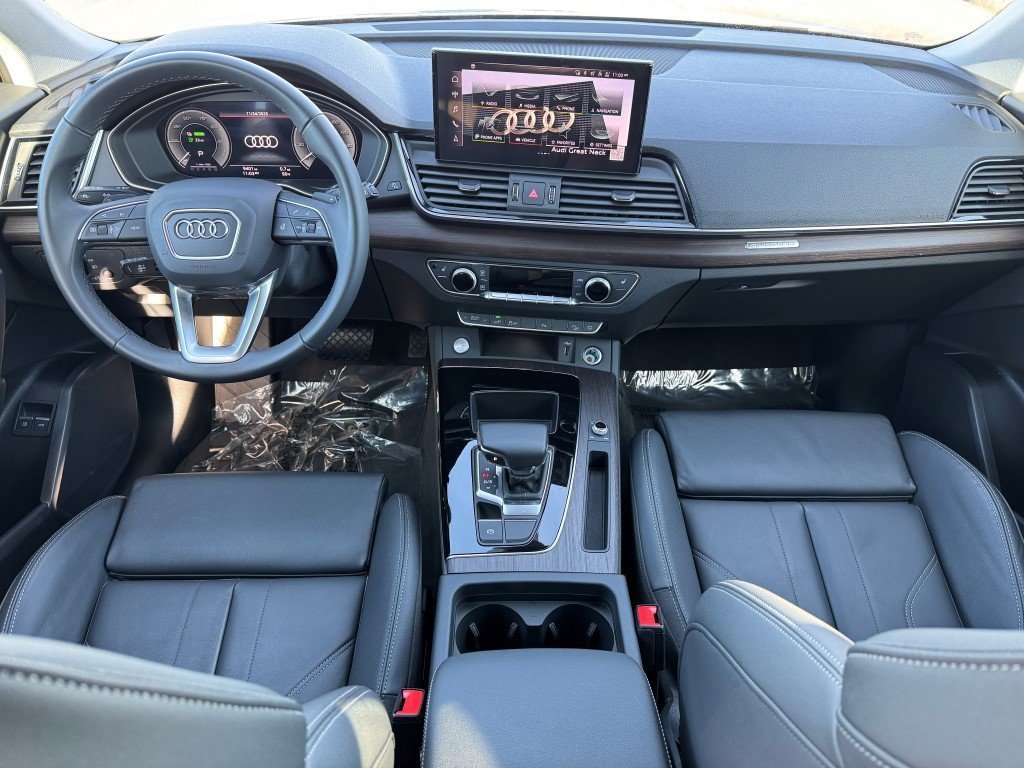 Certified 2024 Audi Q5 e Premium w/ Convenience Package image 2