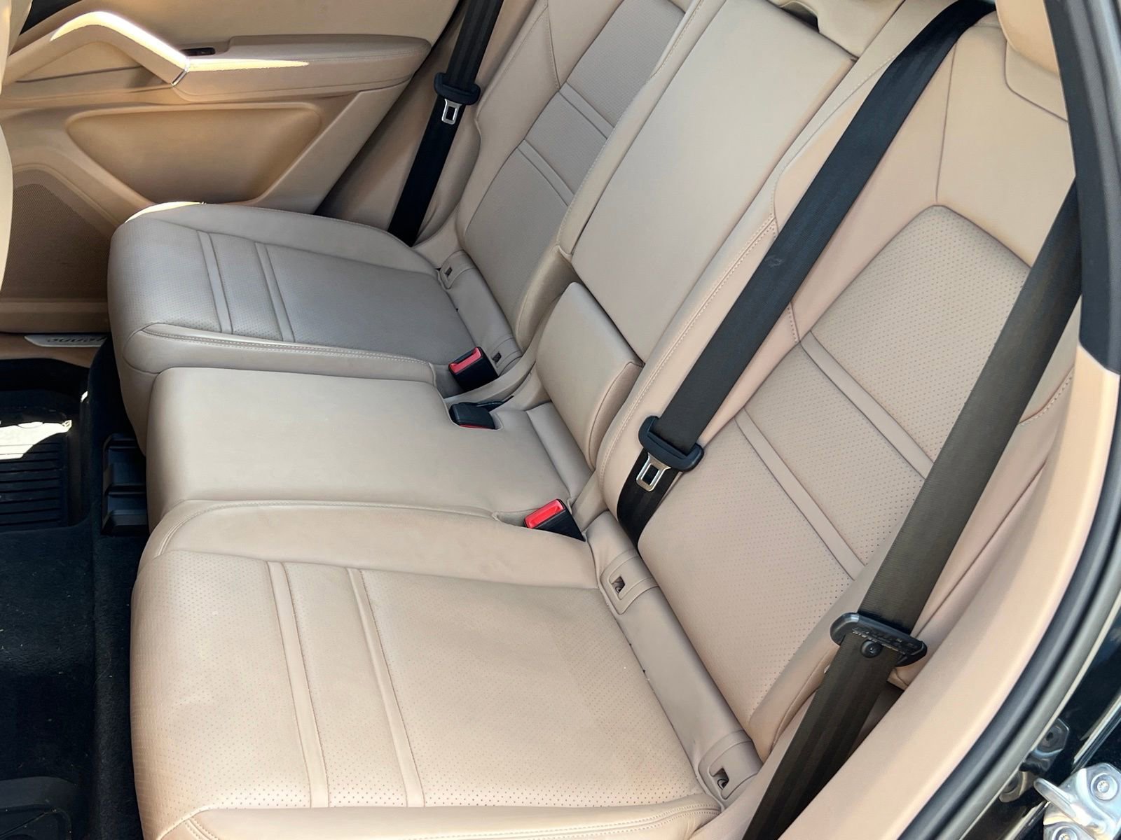 Certified 2022 Porsche Cayenne AWD/4WD image 18