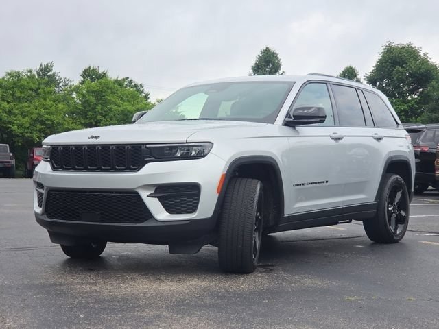 Used 2024 Jeep Grand Cherokee Altitude AWD/4WD image 19