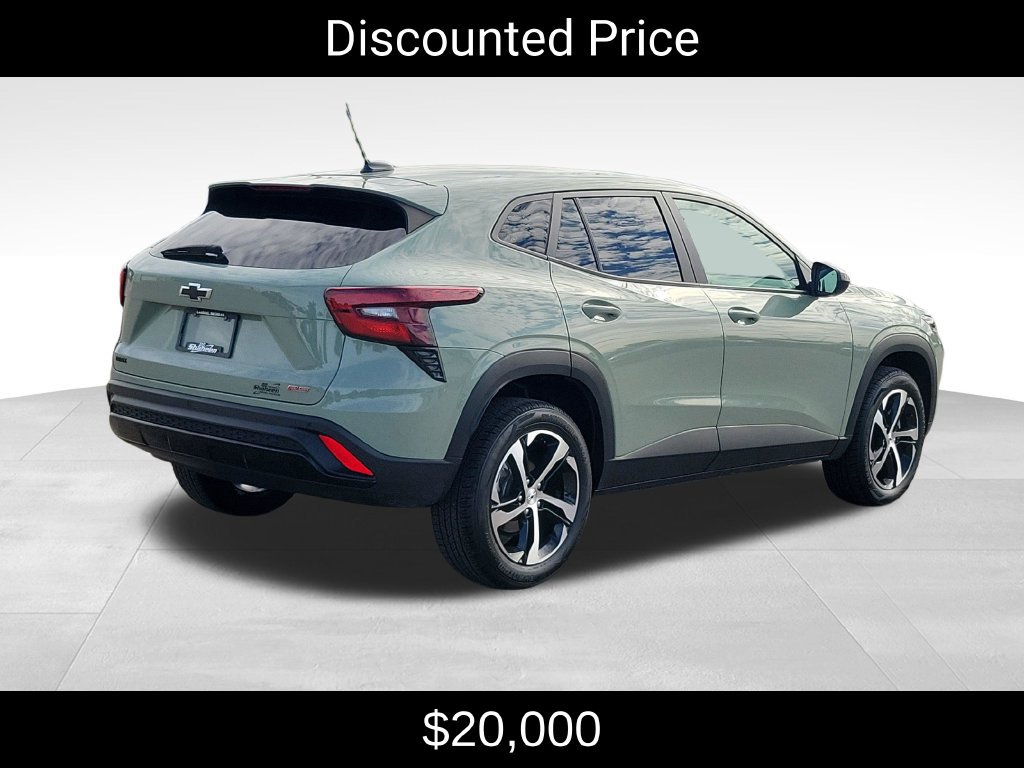 Used 2024 Chevrolet Trax RS w/ Driver Confidence Package FWD image 3