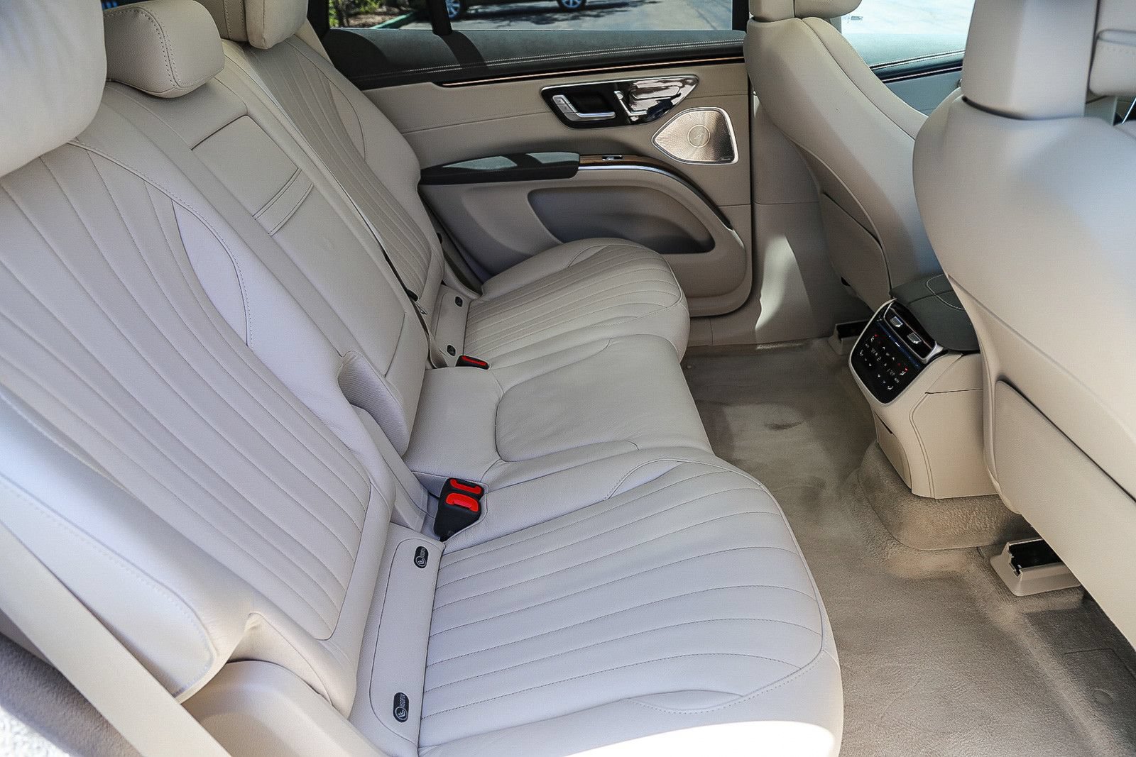 Used 2023 Mercedes-Benz EQS 580 4MATIC SUV image 16