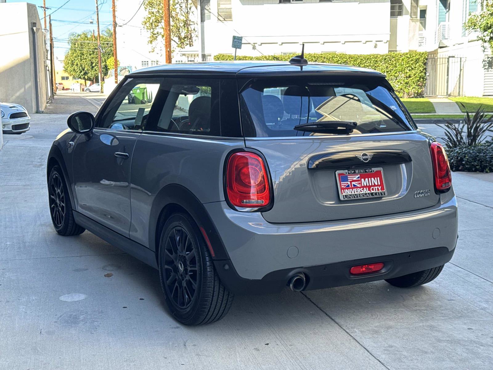 Used 2019 MINI Cooper 2-Door Hardtop image 3