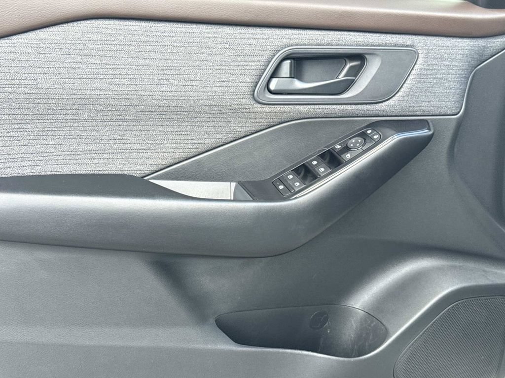 Certified 2023 Nissan Rogue S AWD/4WD image 17