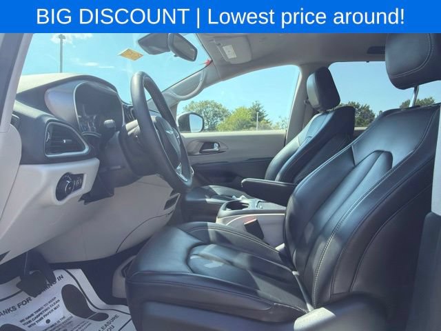 Used 2023 Chrysler Pacifica Touring-L FWD image 32