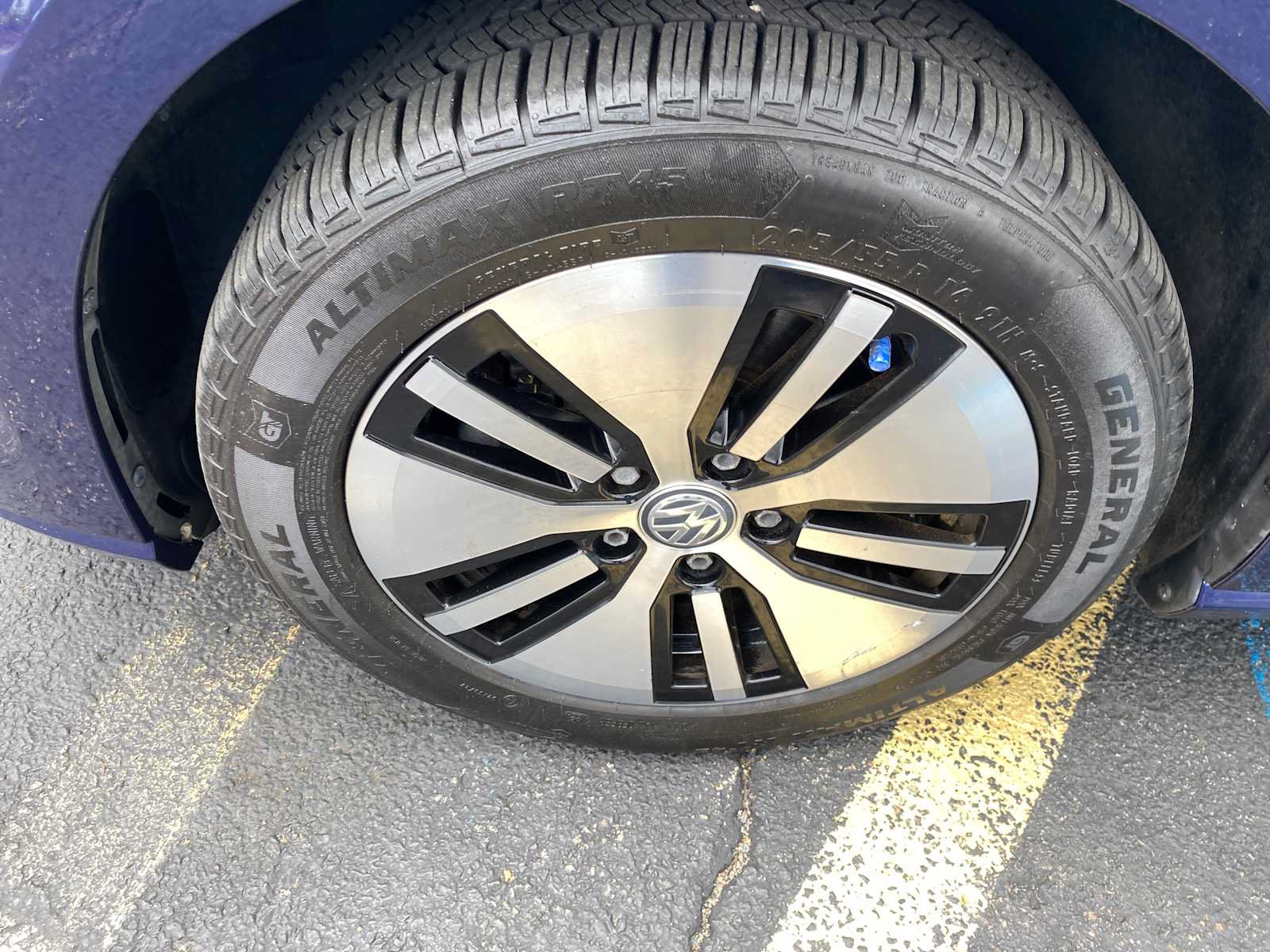 Used 2017 Volkswagen e-Golf SE FWD image 37