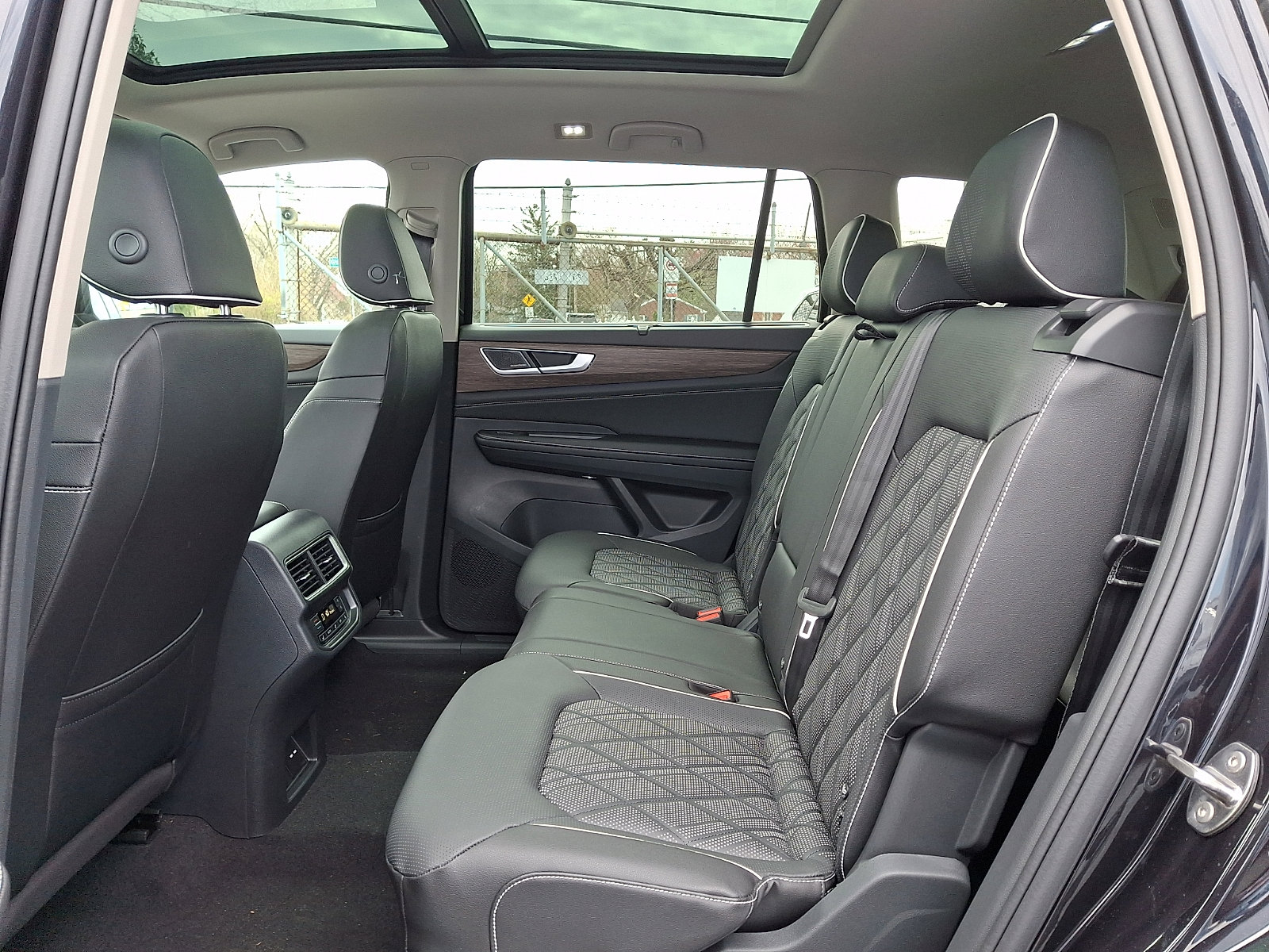 New 2026 Volkswagen Atlas SEL Premium R-Line image 6