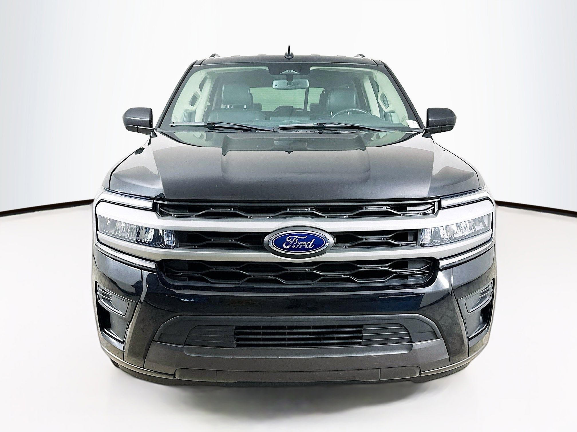 Used 2024 Ford Expedition XLT image 2