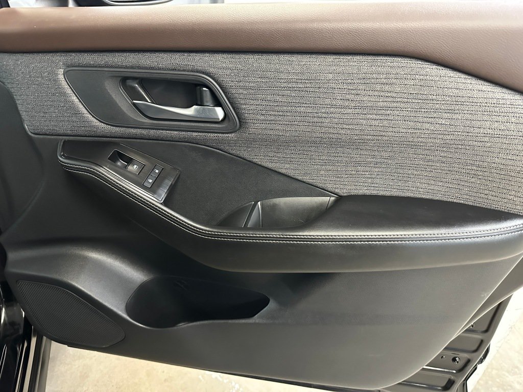 Used 2021 Nissan Rogue SV AWD/4WD image 28
