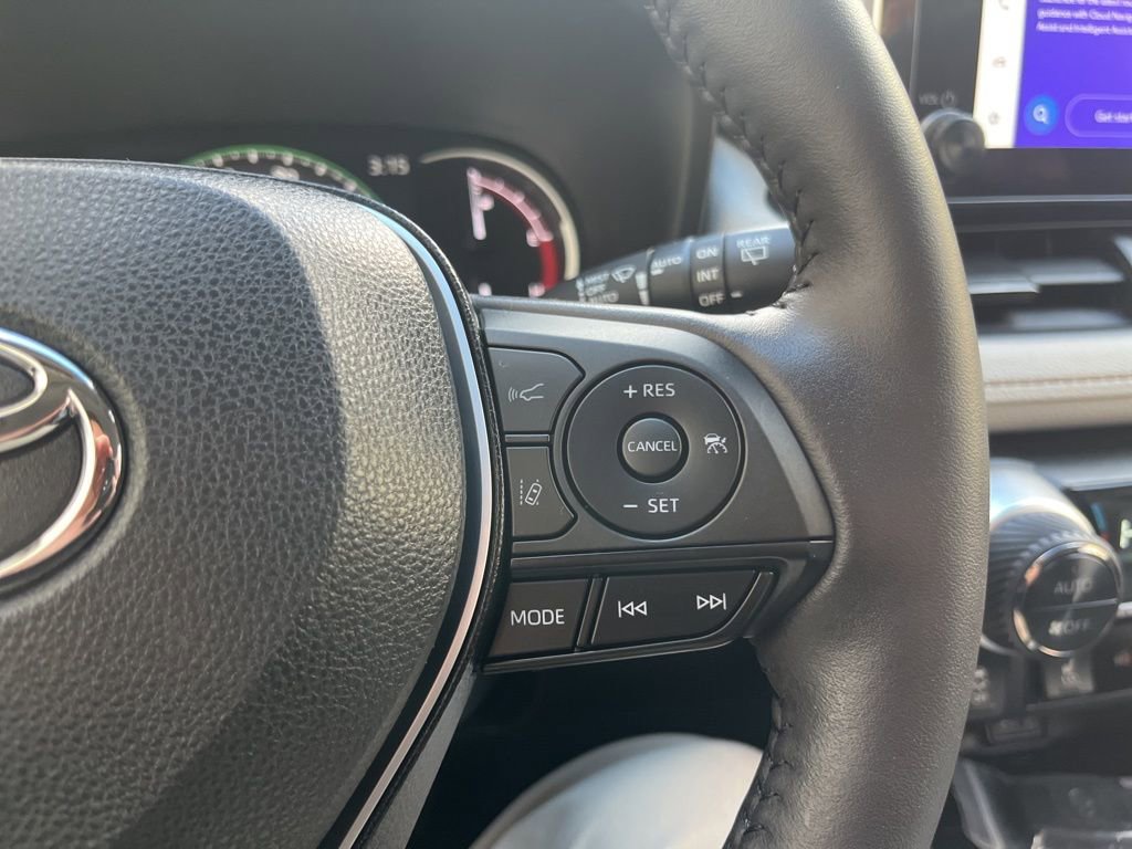 Used 2025 Toyota RAV4 XLE image 21