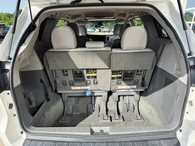 Used 2018 Toyota Sienna XLE Premium FWD image 32