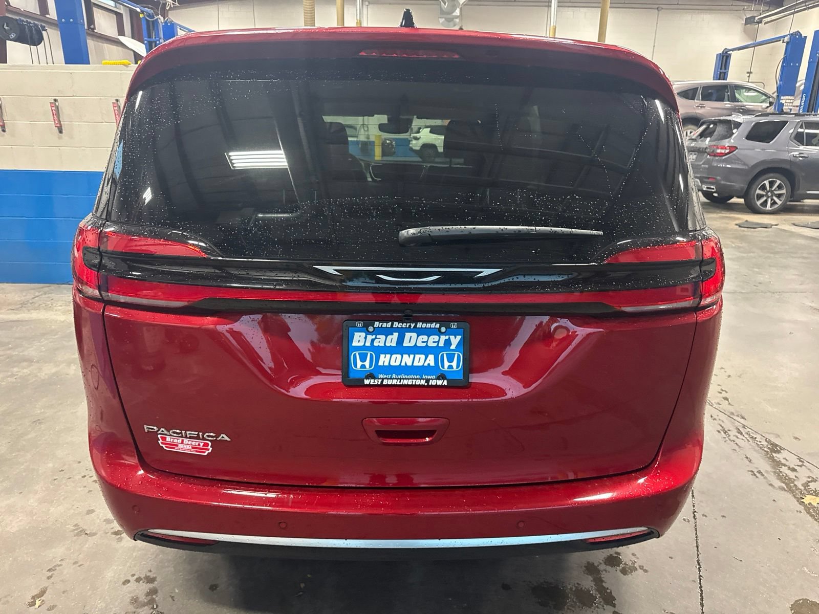 Used 2027 Chrysler Pacifica Select FWD image 6