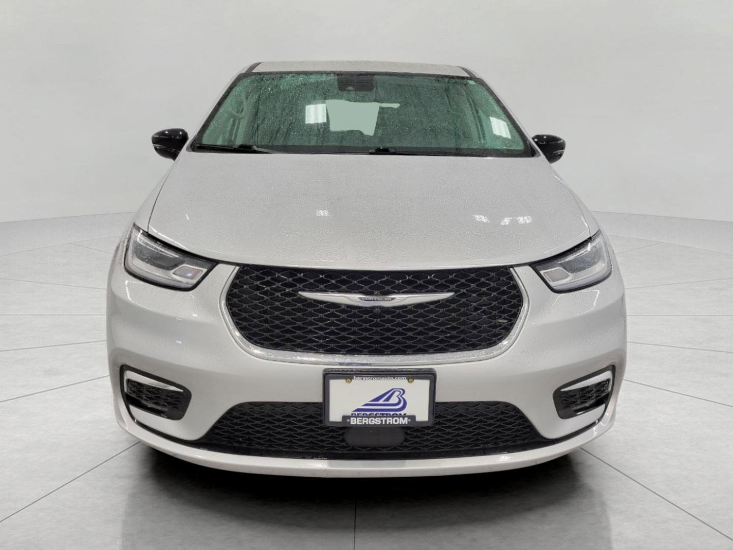 Used 2024 Chrysler Pacifica Touring-L image 12