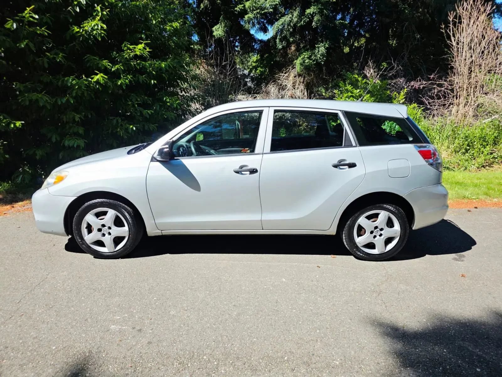 Used 2005 Toyota Matrix FWD image 2
