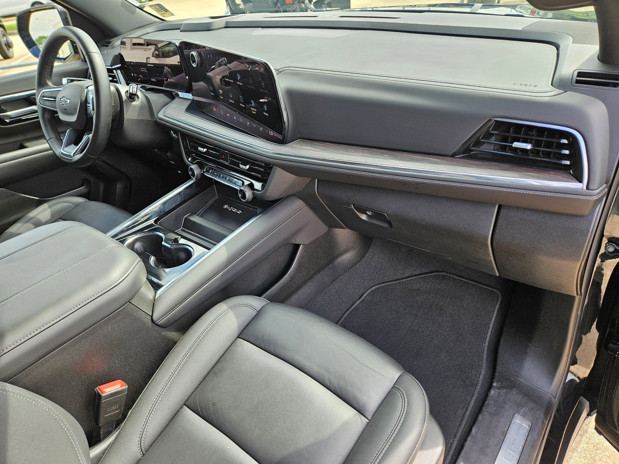 Used 2025 Chevrolet Suburban Z71 AWD/4WD image 33