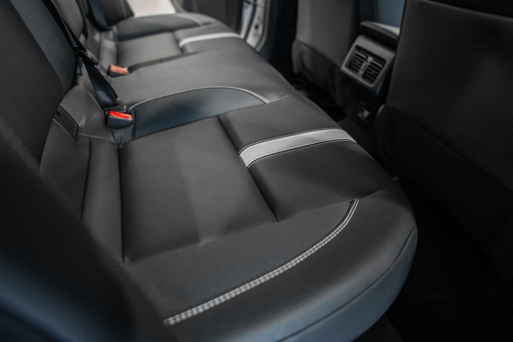 Used 2025 Toyota Camry SE image 32