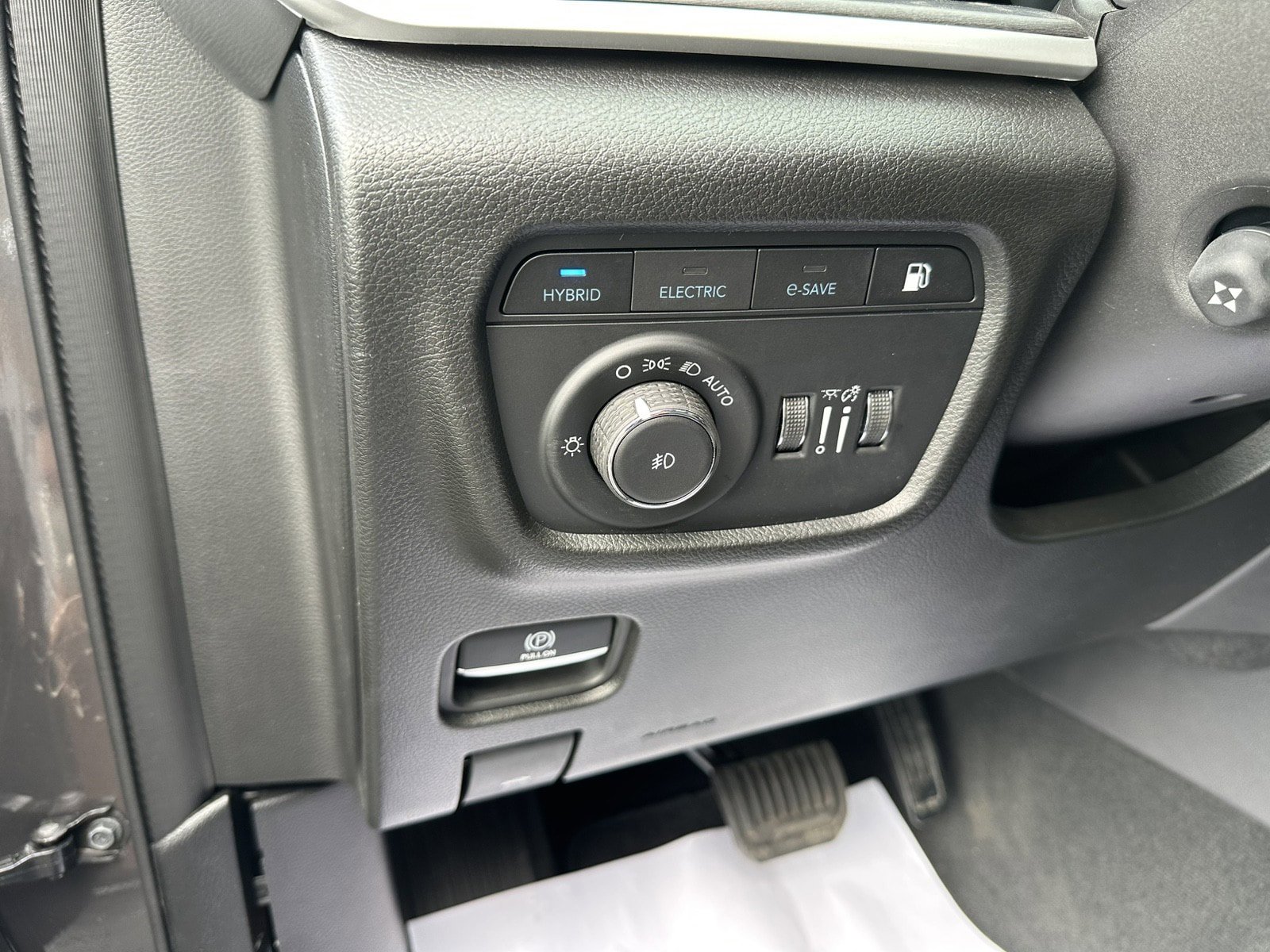 New 2022 Jeep Grand Cherokee Limited 4xe w/ Luxury Tech Group II image 17