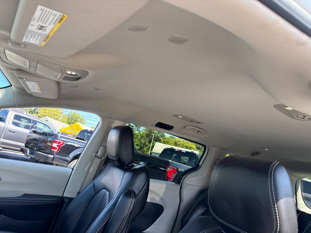 Used 2024 Chrysler Pacifica Limited FWD image 29